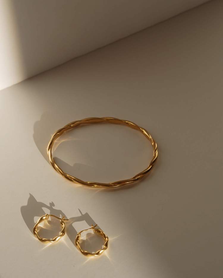 Kirstin Ash Wave Hoops, Gold